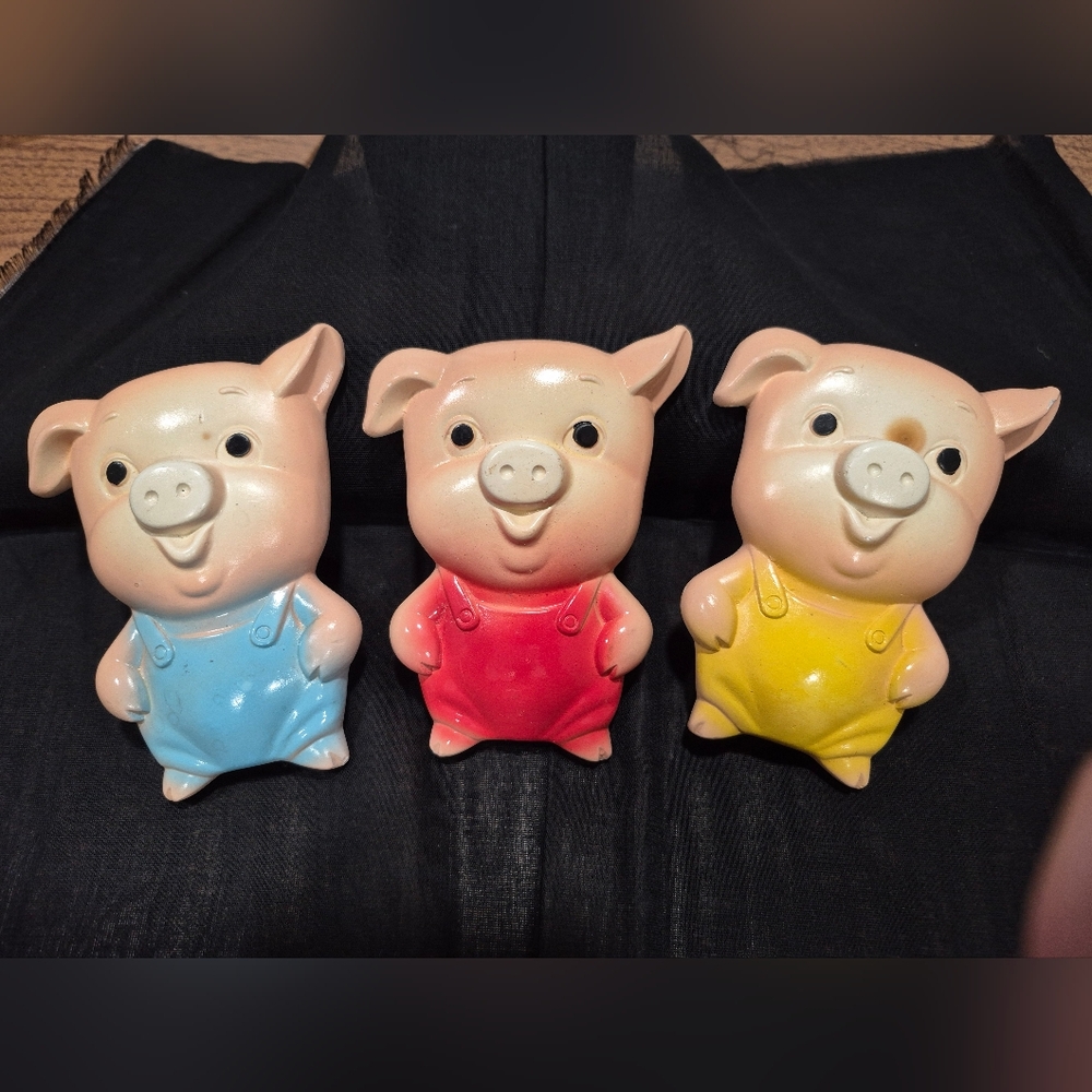 3 Little Pigs Vintage Chalkware Wall Decor
